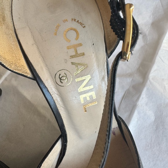 CHANEL T-strap Black Leather Heels with Pointed Toe and Glossy Finish - Picture 4 of 8